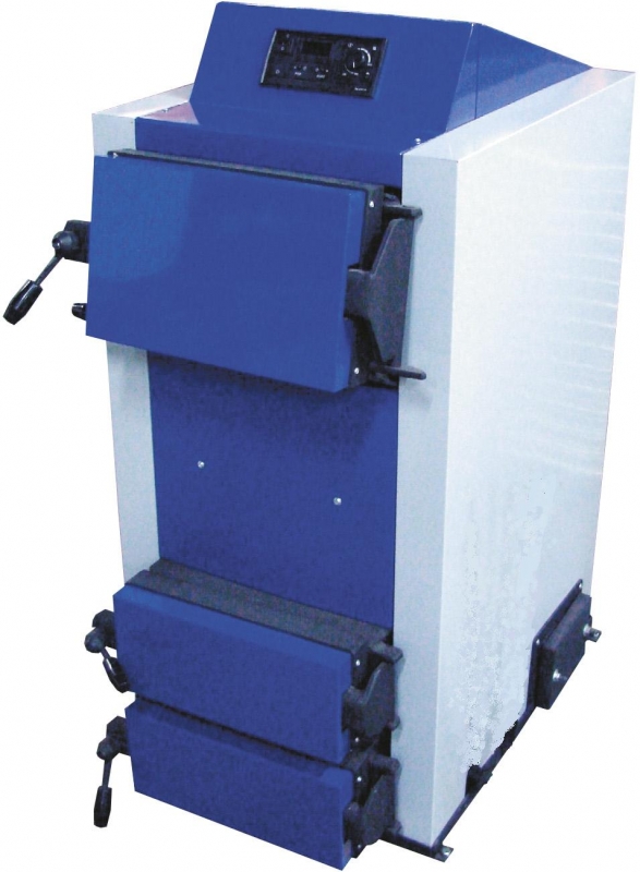 Nowoczesny, niebiesko-biały kocioł grzewczy z panelem sterowania, uchwytami i wyizolowanymi drzwiczkami, ustawiony na białym tle.